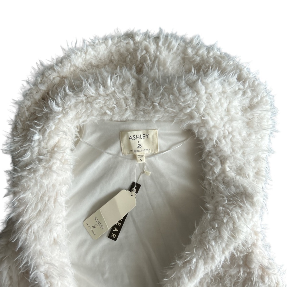 Ashley By 26 International Fluffy Vest - Picture 5 of 9